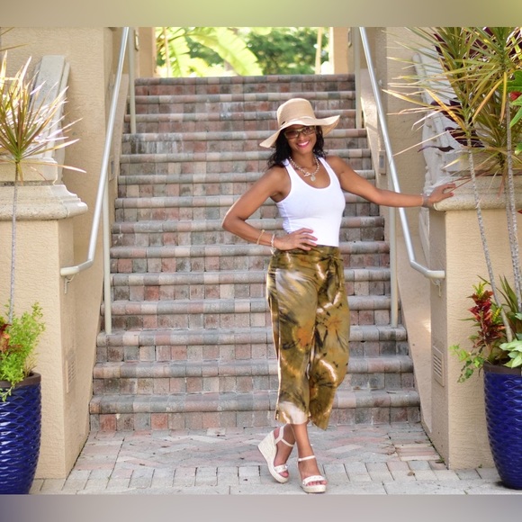 Meet your Posher, Tamalee π ! Hi and Welcome! Sit, Relax and Stay Awhile πΈποΈ - Picture 4 of 6